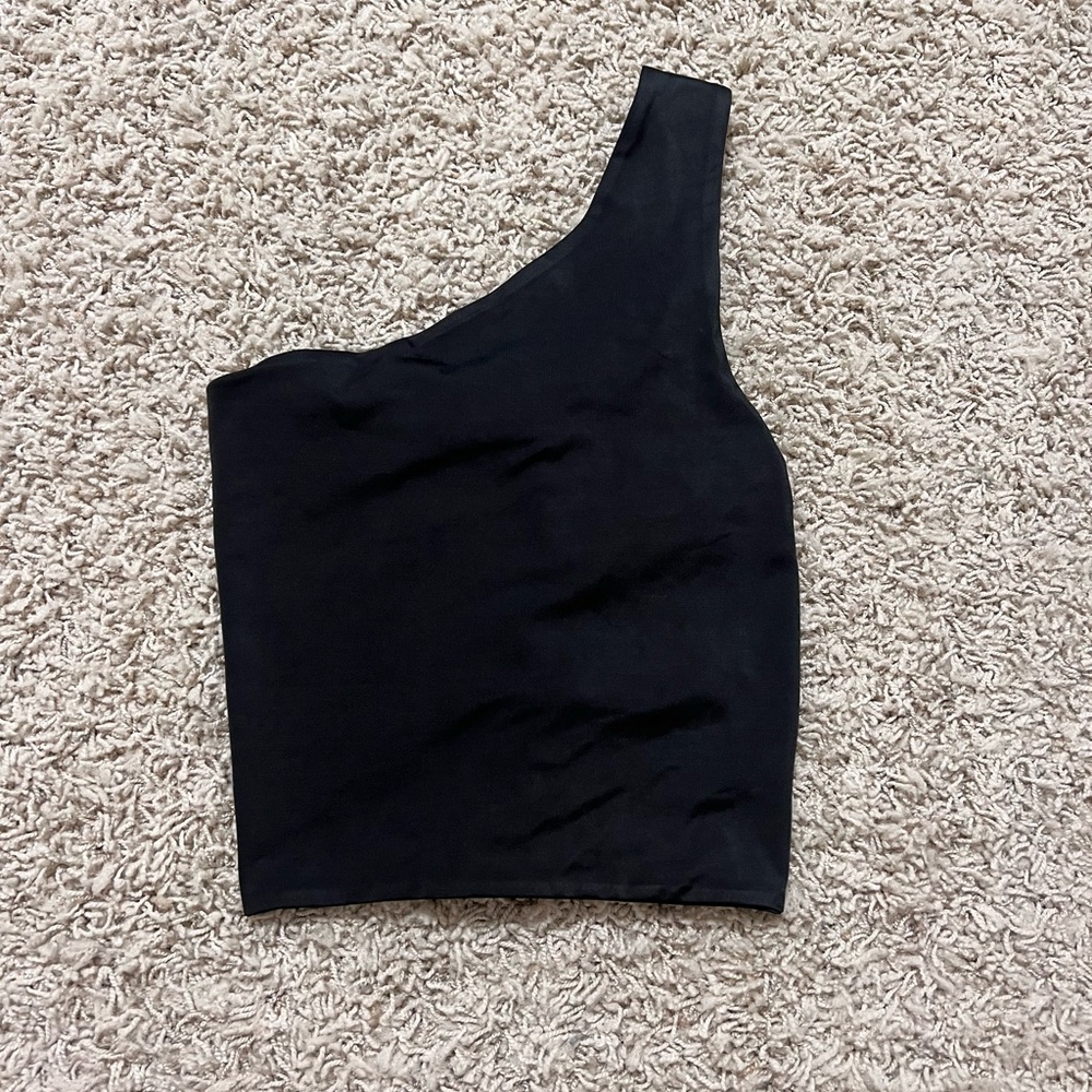 One shoulder crop top